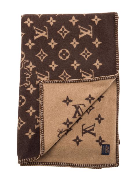 louis vuitton catogram blanket|louis vuitton two for one light.